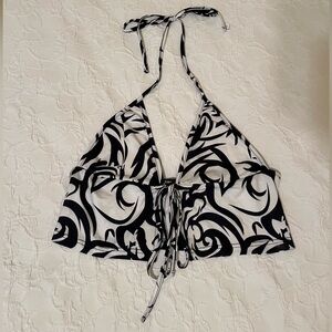 Black and White Tie Front Cropped Going Out Vacation Top
